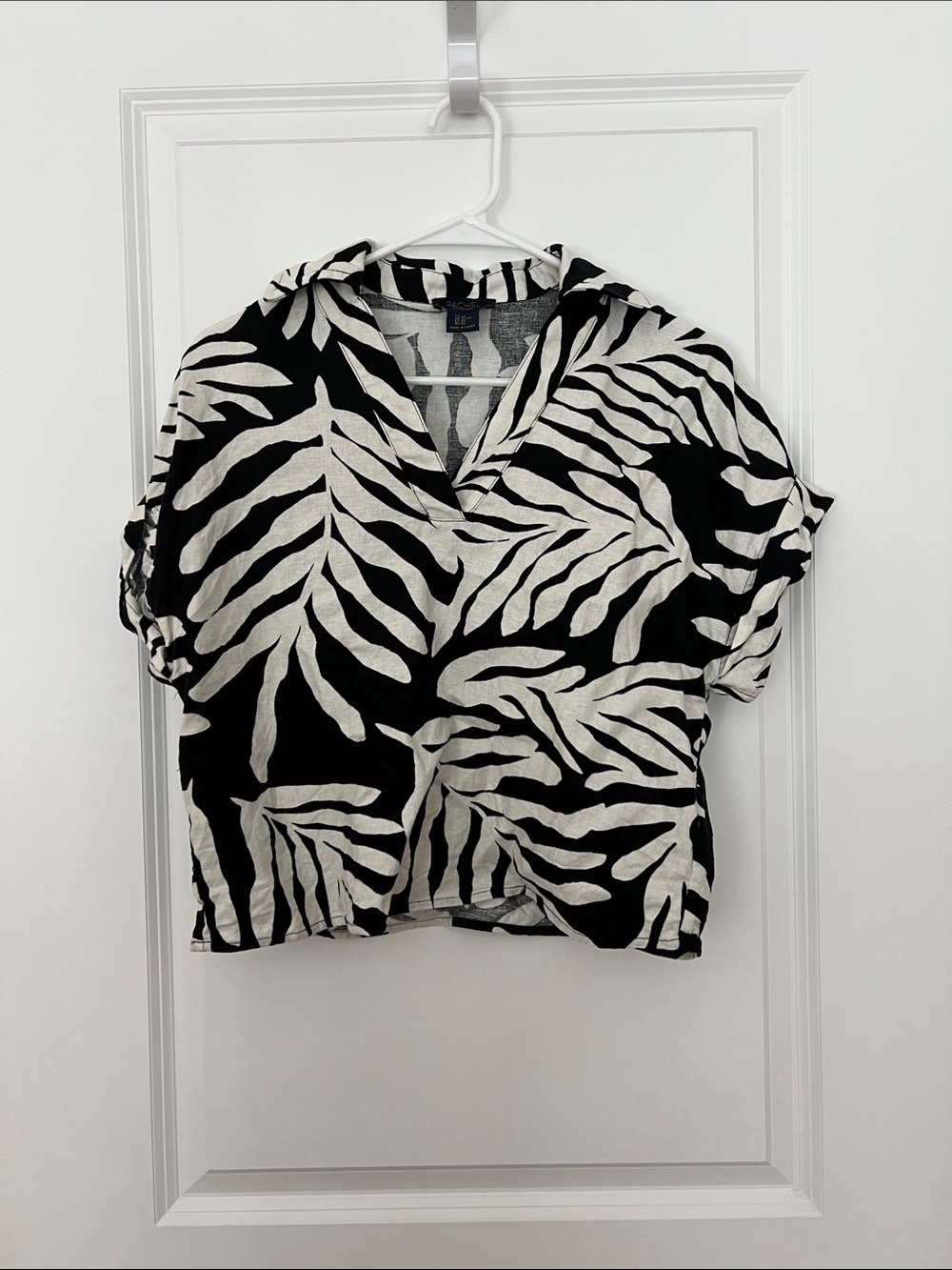 Rachel Black and White Leaf-Print V-Neck Tunic